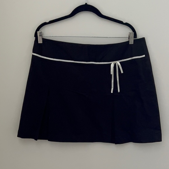 Mid Rise Bow Mini A-Line Skirt - Picture 3 of 13